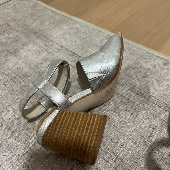 Jeffrey Campbell Metallic Block-Heeled Sandals size 6 , Velcro adjustable strap - Picture 12 of 14